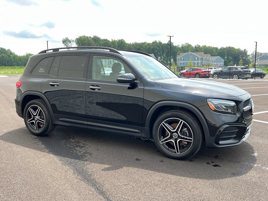Used 2024 Mercedes-Benz GLB 250 4MATIC image 3