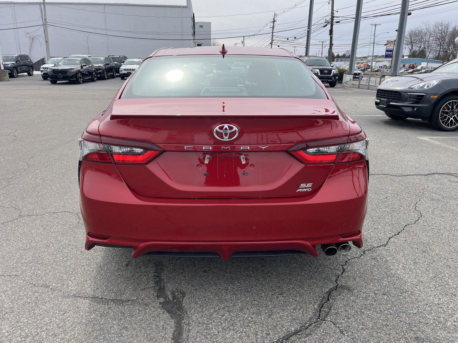 Used 2022 Toyota Camry SE w/ Cold Weather Package image 4