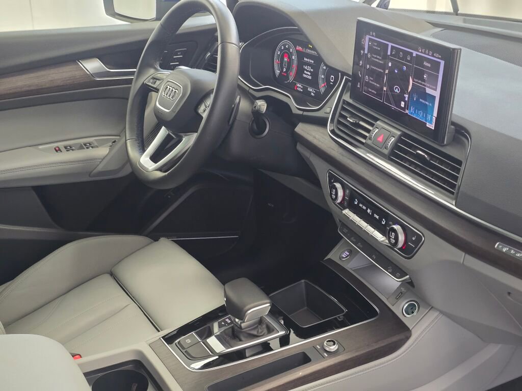 Certified 2025 Audi Q5 2.0T Premium Plus image 28