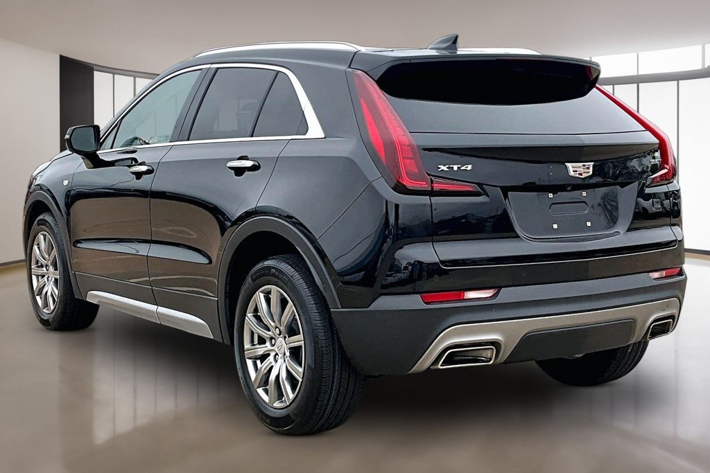 Used 2023 Cadillac XT4 Premium Luxury w/ Enhanced Visibility Package FWD image 12