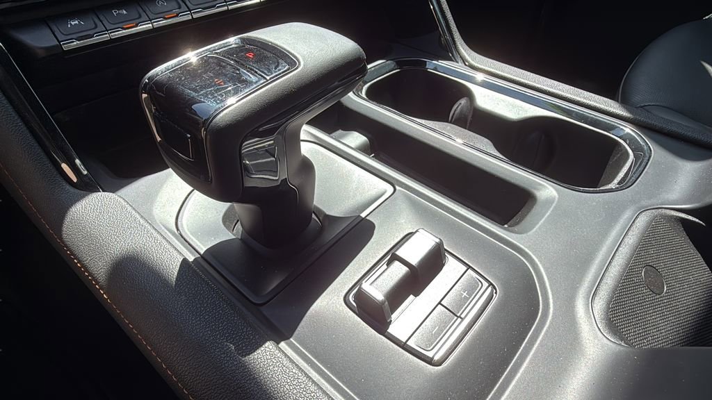 Used 2024 GMC Sierra 1500 AT4 w/ Technology Package AWD/4WD image 24