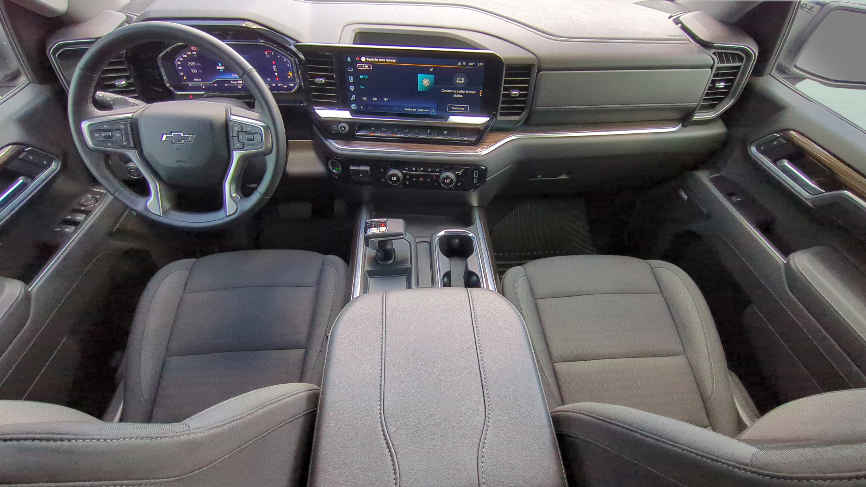 Used 2025 Chevrolet Silverado 1500 RST w/ Convenience Package II RWD image 9
