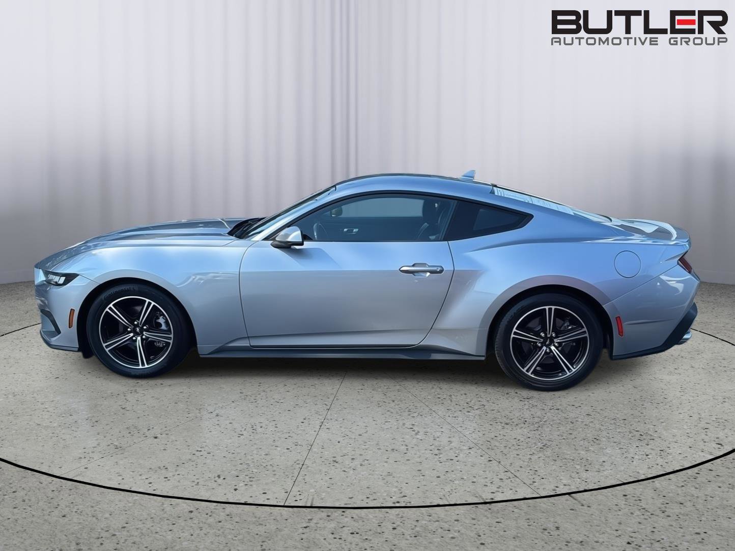 Used 2024 Ford Mustang Premium image 3