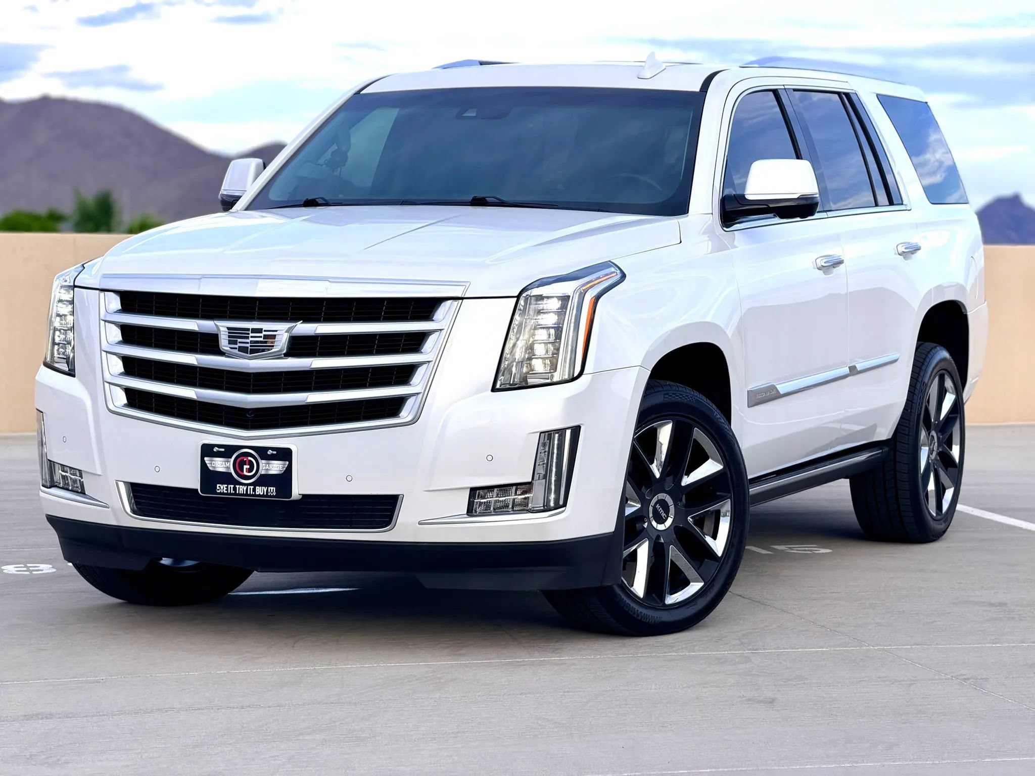 Used 2016 Cadillac Escalade Premium RWD image 3