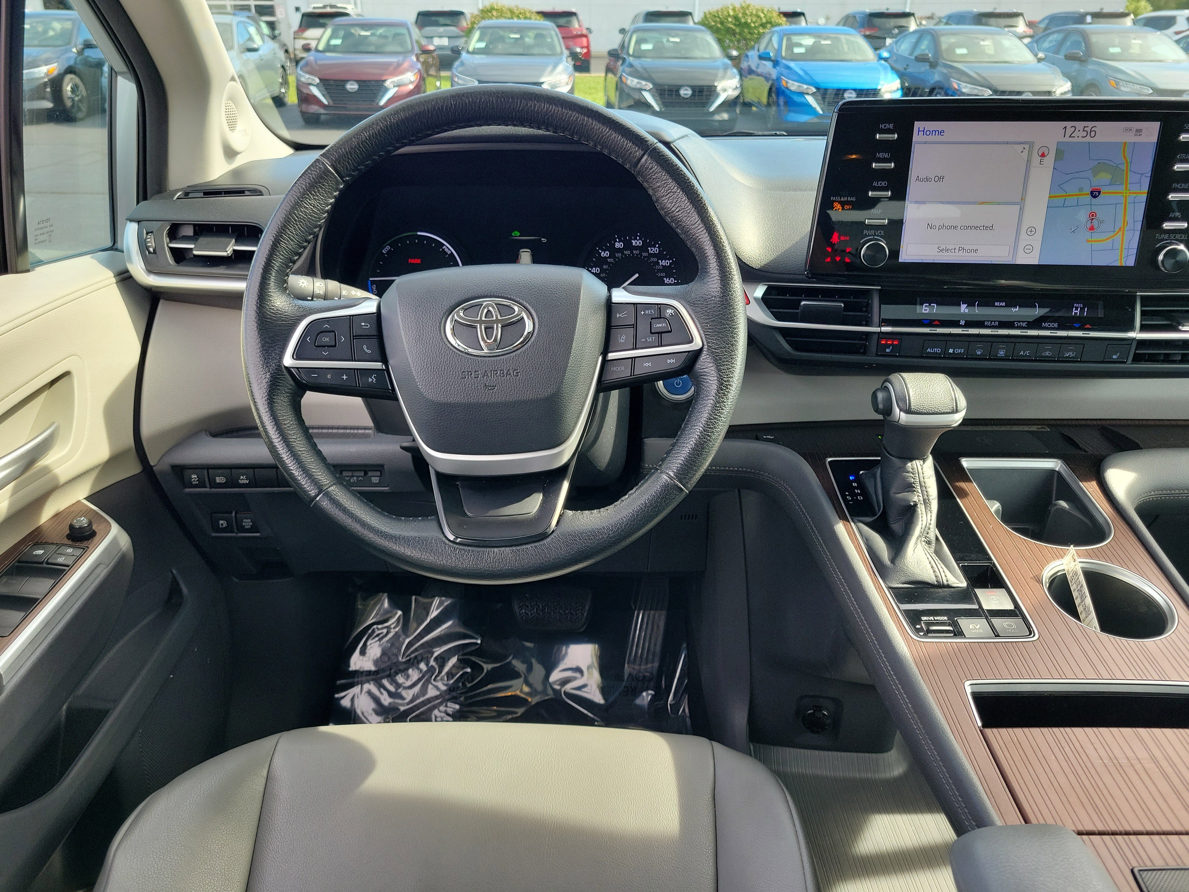 Used 2022 Toyota Sienna XLE w/ XLE Plus Package FWD image 10
