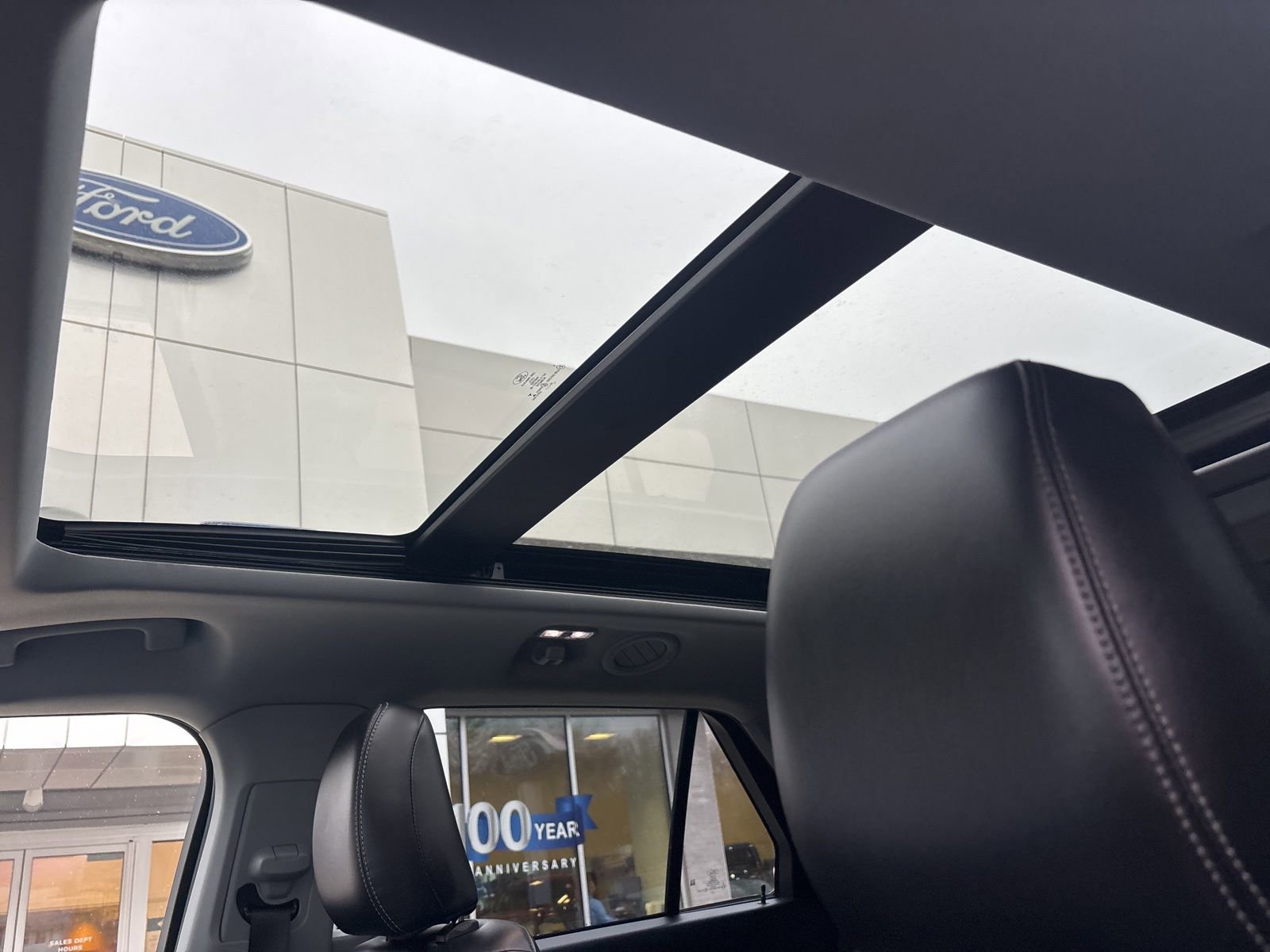 Certified 2022 Ford Explorer XLT w/ Equipment Group 202A image 34