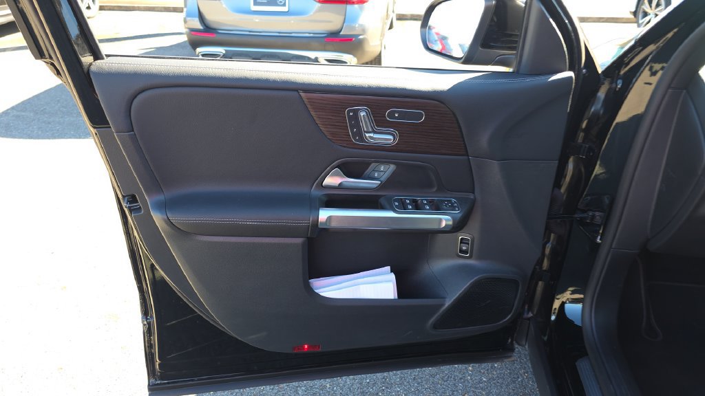 Certified 2025 Mercedes-Benz GLB 250 4MATIC image 11