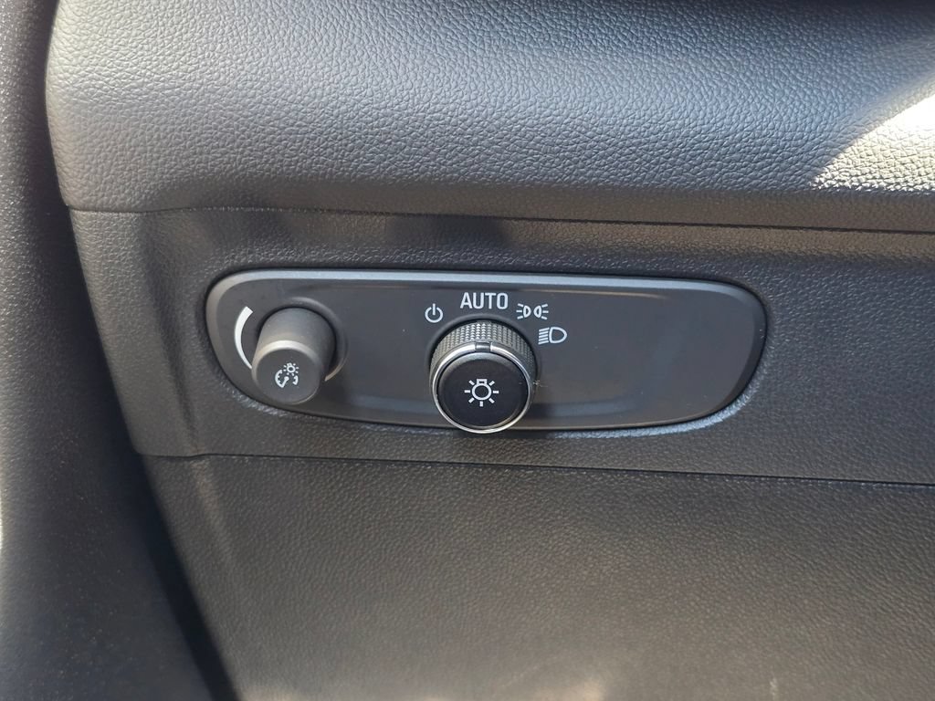Used 2023 Buick Envision Essence AWD/4WD image 17