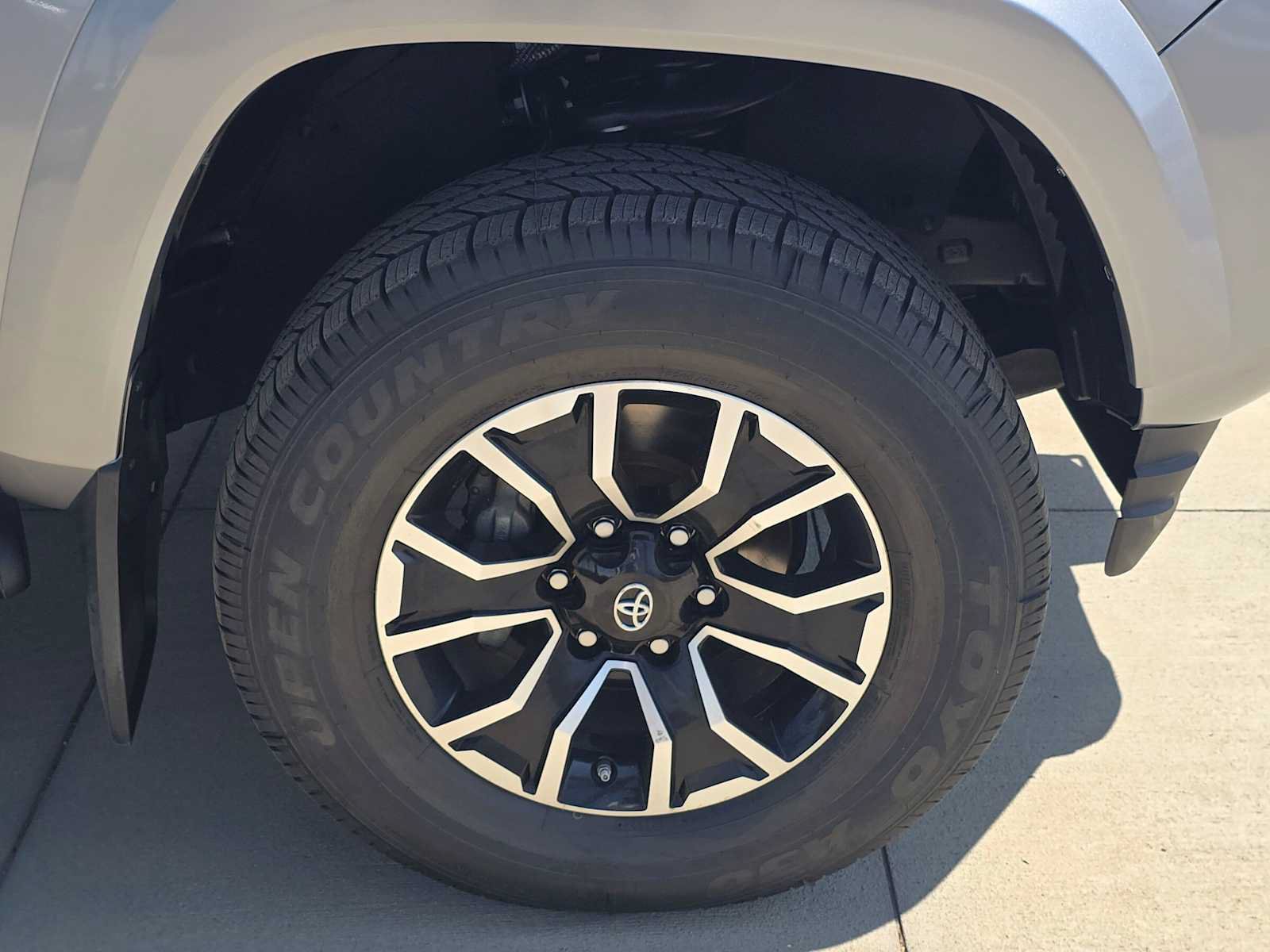 Used 2020 Toyota Tacoma TRD Sport w/ Technology Package RWD image 9