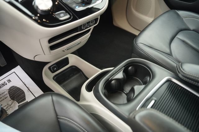 Used 2023 Chrysler Pacifica Touring-L FWD image 30