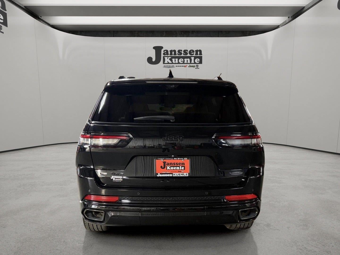 Used 2023 Jeep Grand Cherokee L Summit AWD/4WD image 2