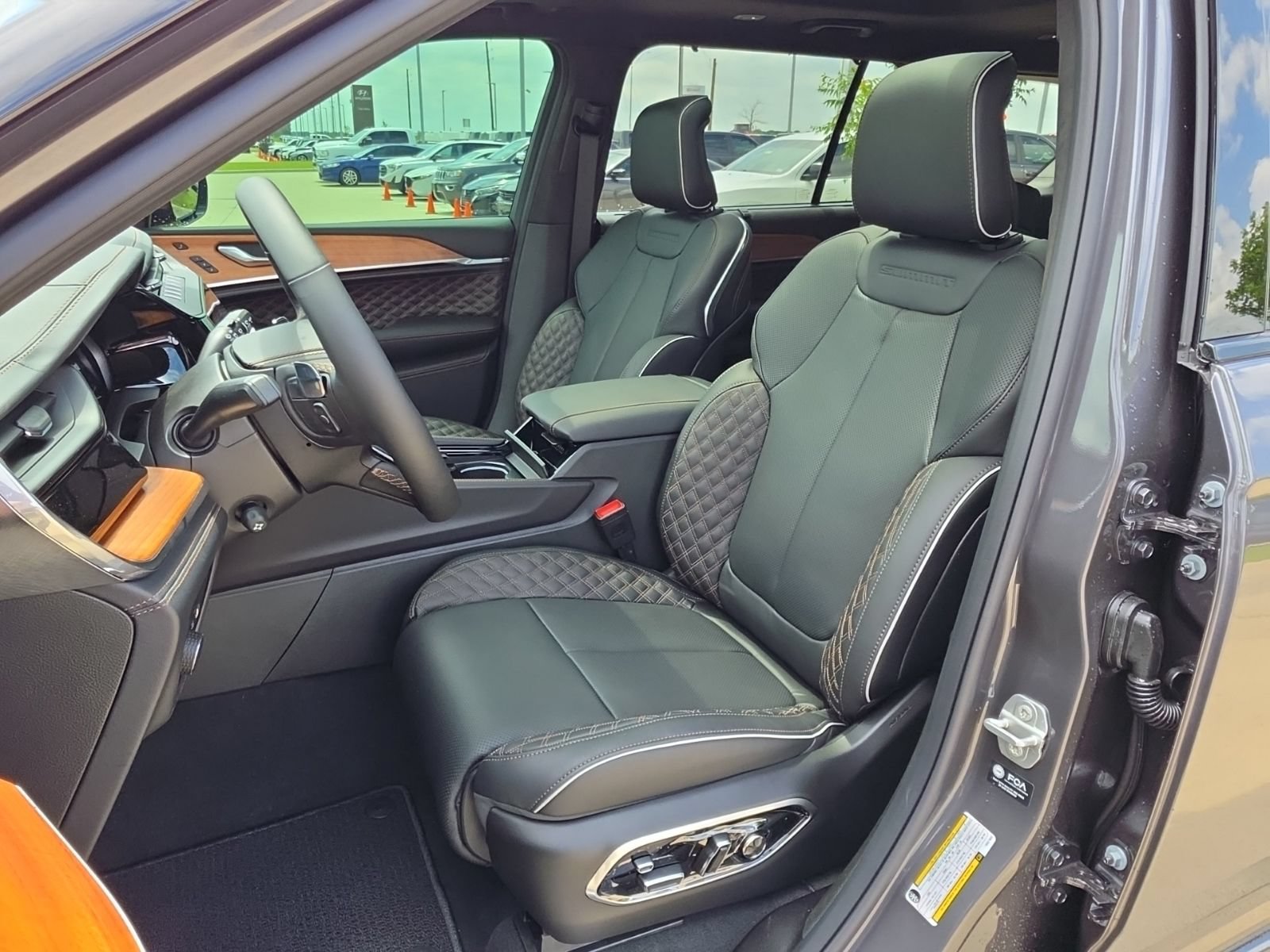 New 2026 Jeep Grand Cherokee L Summit w/ Obsidian Package AWD/4WD image 13