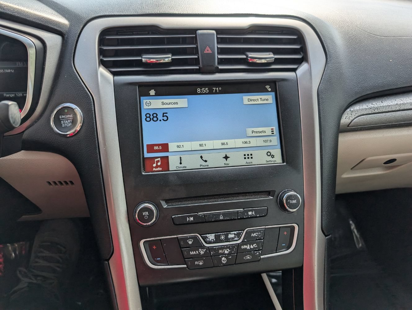 Used 2017 Ford Fusion SE FWD image 22