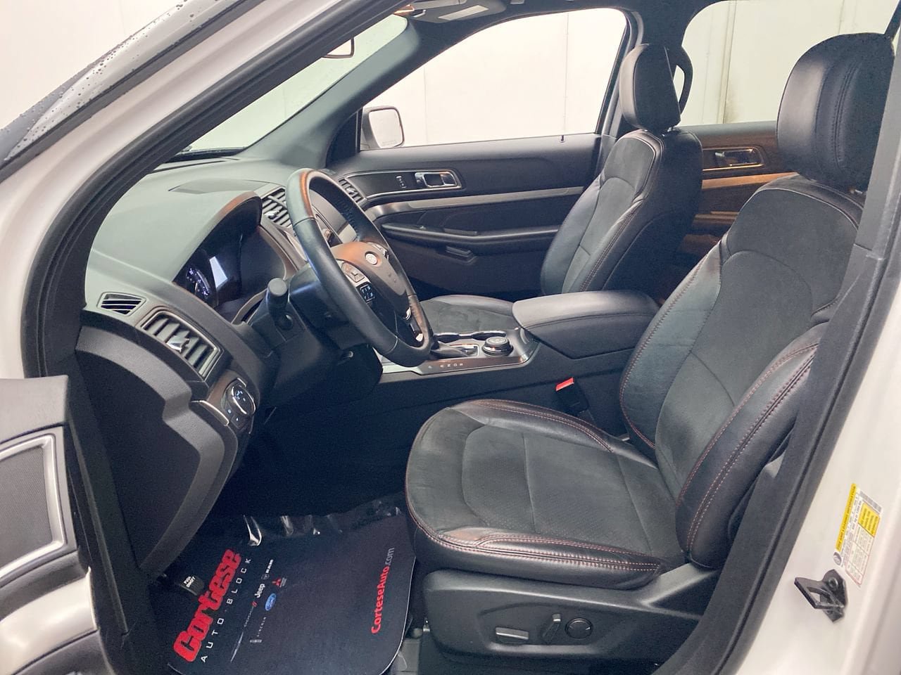 Used 2019 Ford Explorer XLT w/ Equipment Group 202A AWD/4WD image 14