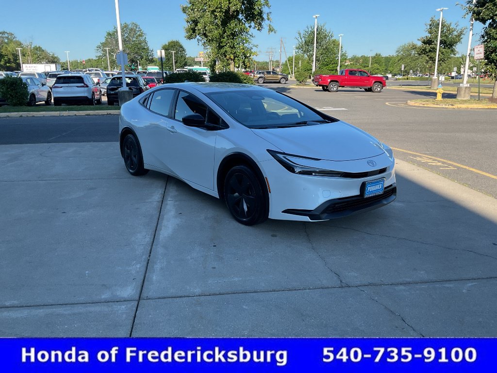 Used 2026 Toyota Prius LE FWD image 7
