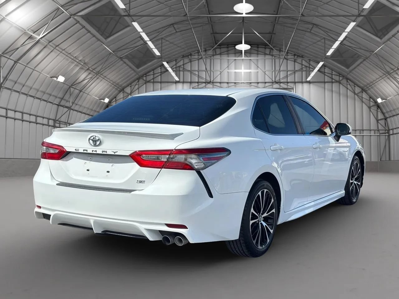 Used 2018 Toyota Camry SE FWD image 3