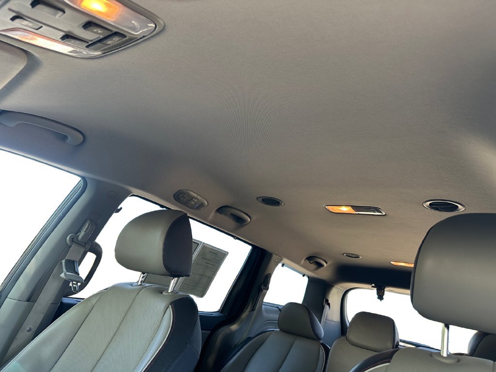 Used 2017 Kia Sedona LX w/ LX Essentials Premium Package FWD image 12