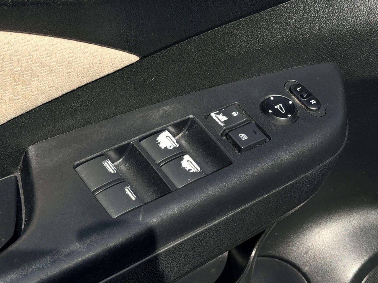 Used 2016 Honda CR-V EX image 17