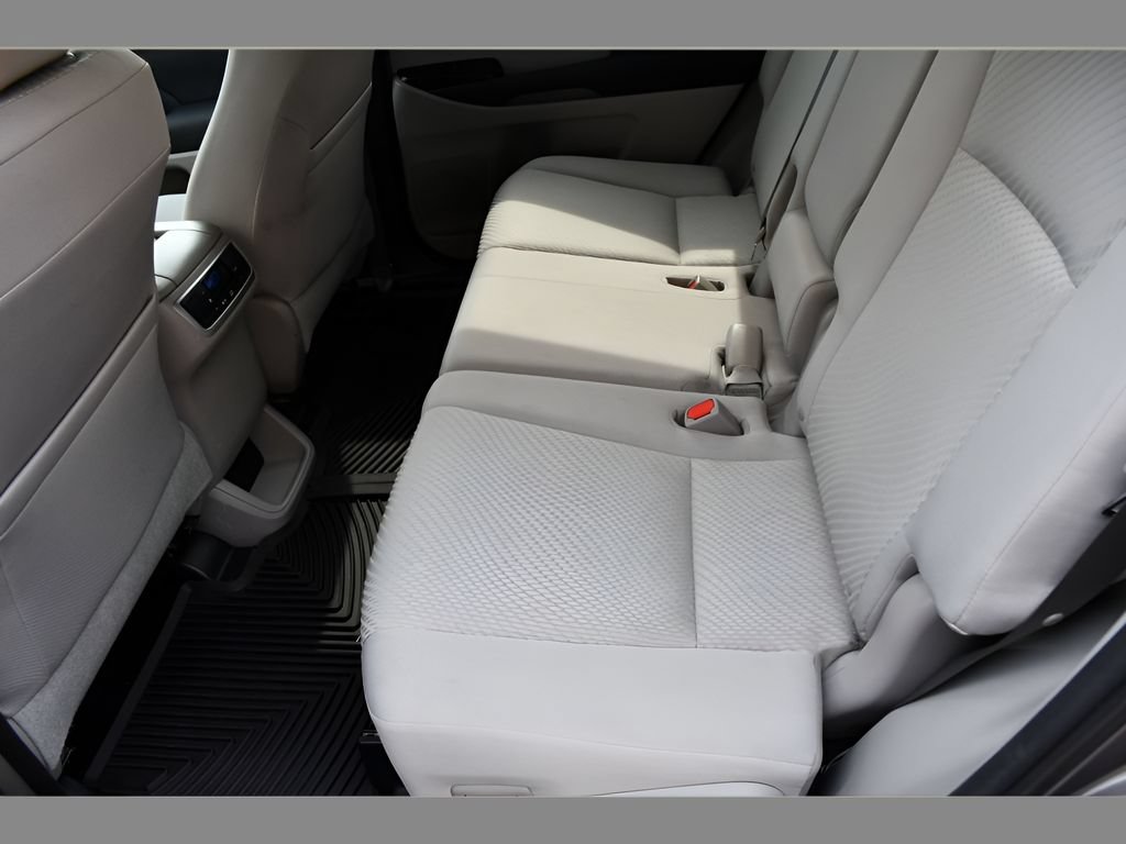 Used 2014 Toyota Highlander LE AWD/4WD image 13