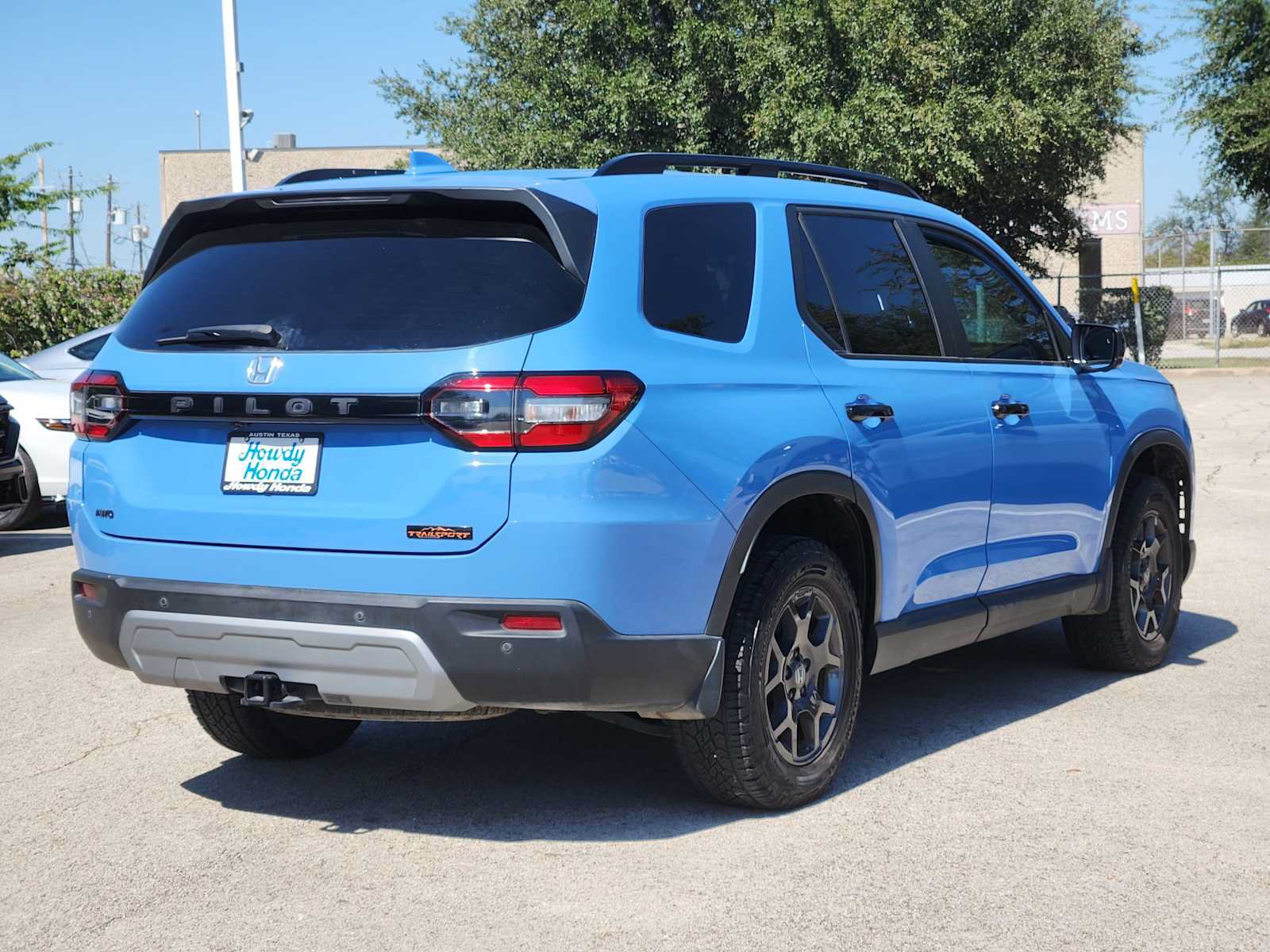 Used 2024 Honda Pilot TrailSport image 5