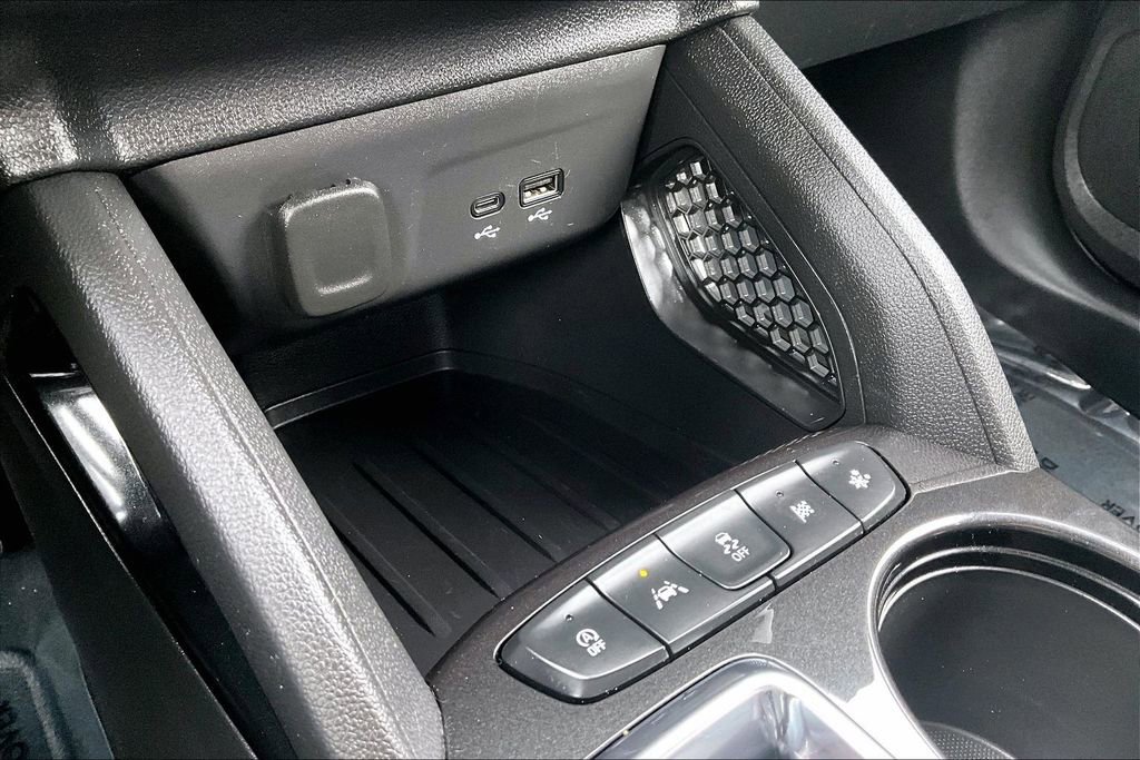 Used 2024 Chevrolet TrailBlazer RS image 32