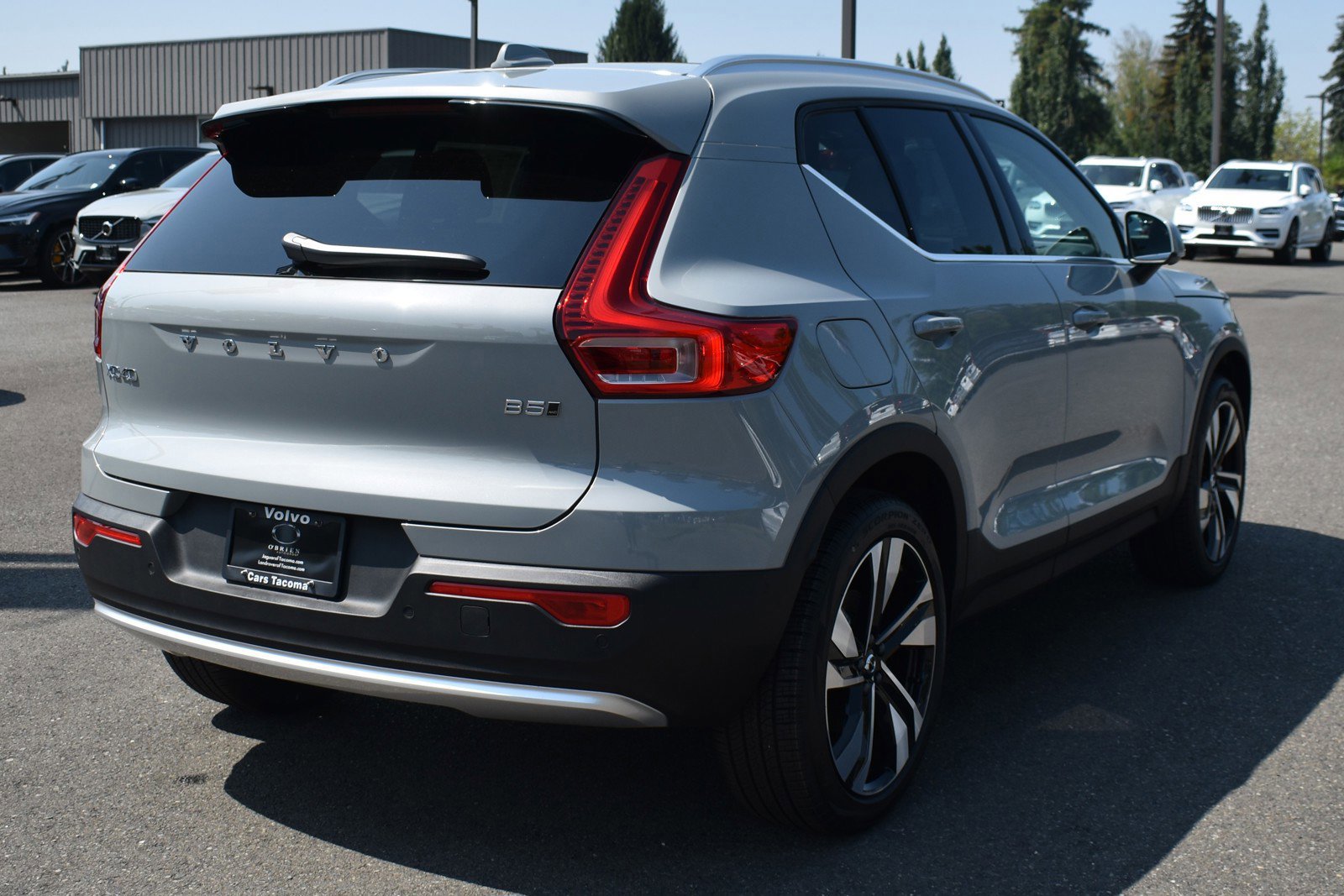 Used 2025 Volvo XC40 B5 Plus w/ Climate Package image 2