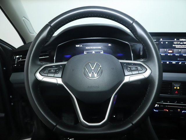 Used 2025 Volkswagen Jetta SE w/ Black Wheel Package image 20