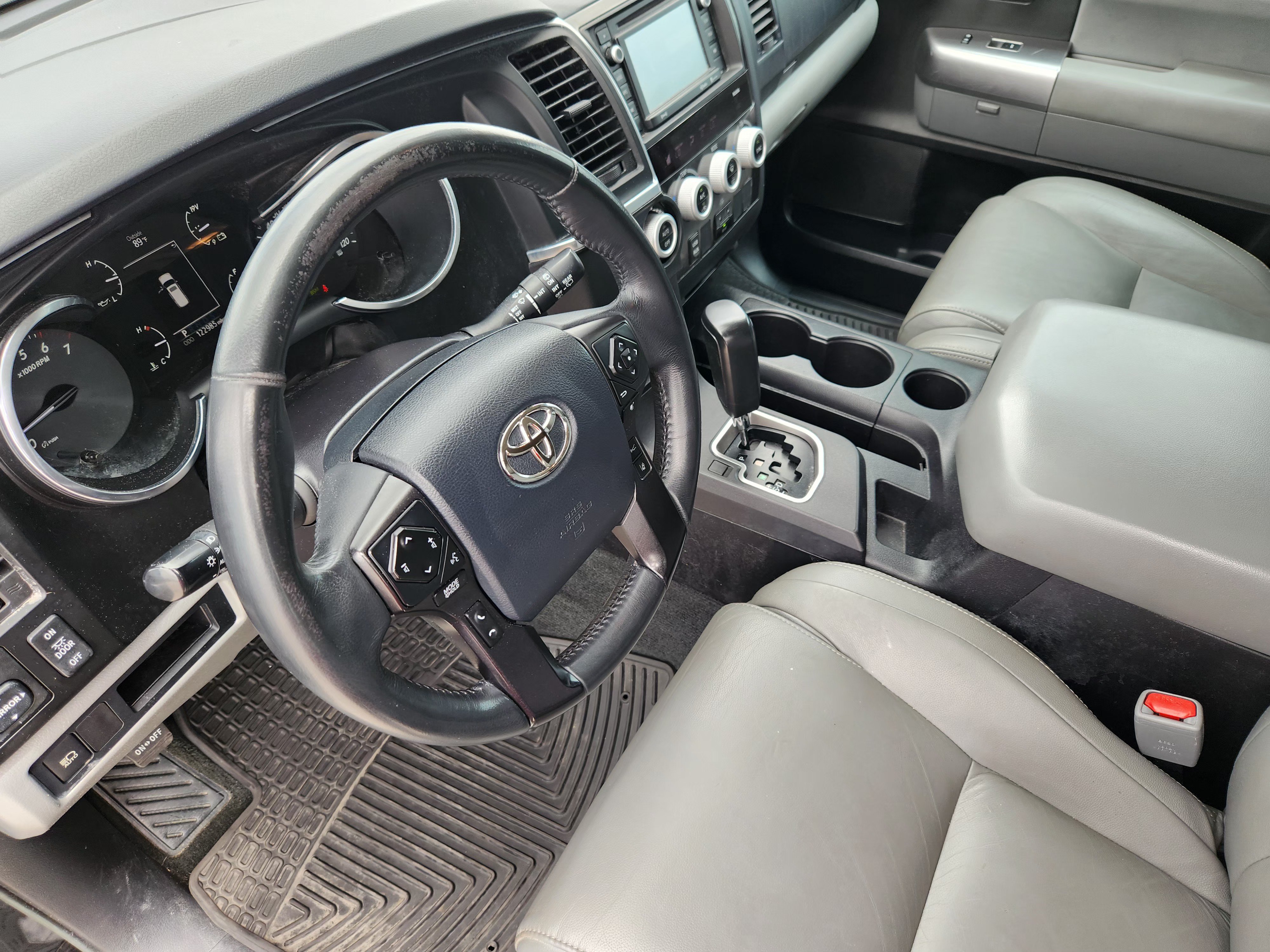 Used 2018 Toyota Sequoia SR5 RWD image 13