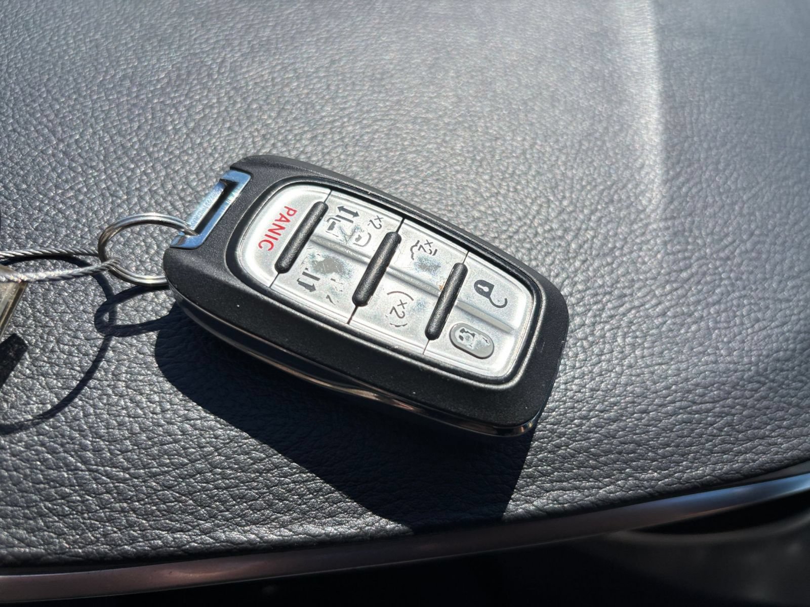 Used 2025 Chrysler Pacifica Limited FWD image 28