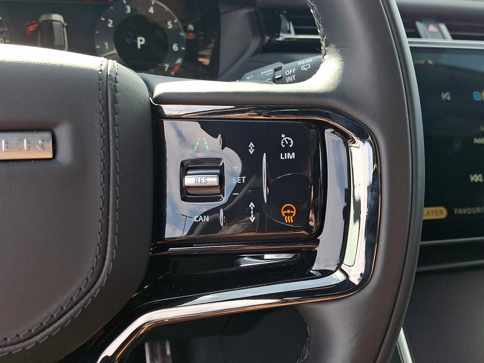 Used 2026 Land Rover Range Rover Velar Dynamic SE image 23