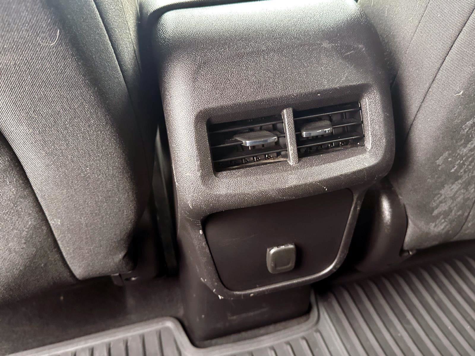 Used 2018 Chevrolet Equinox LT image 12