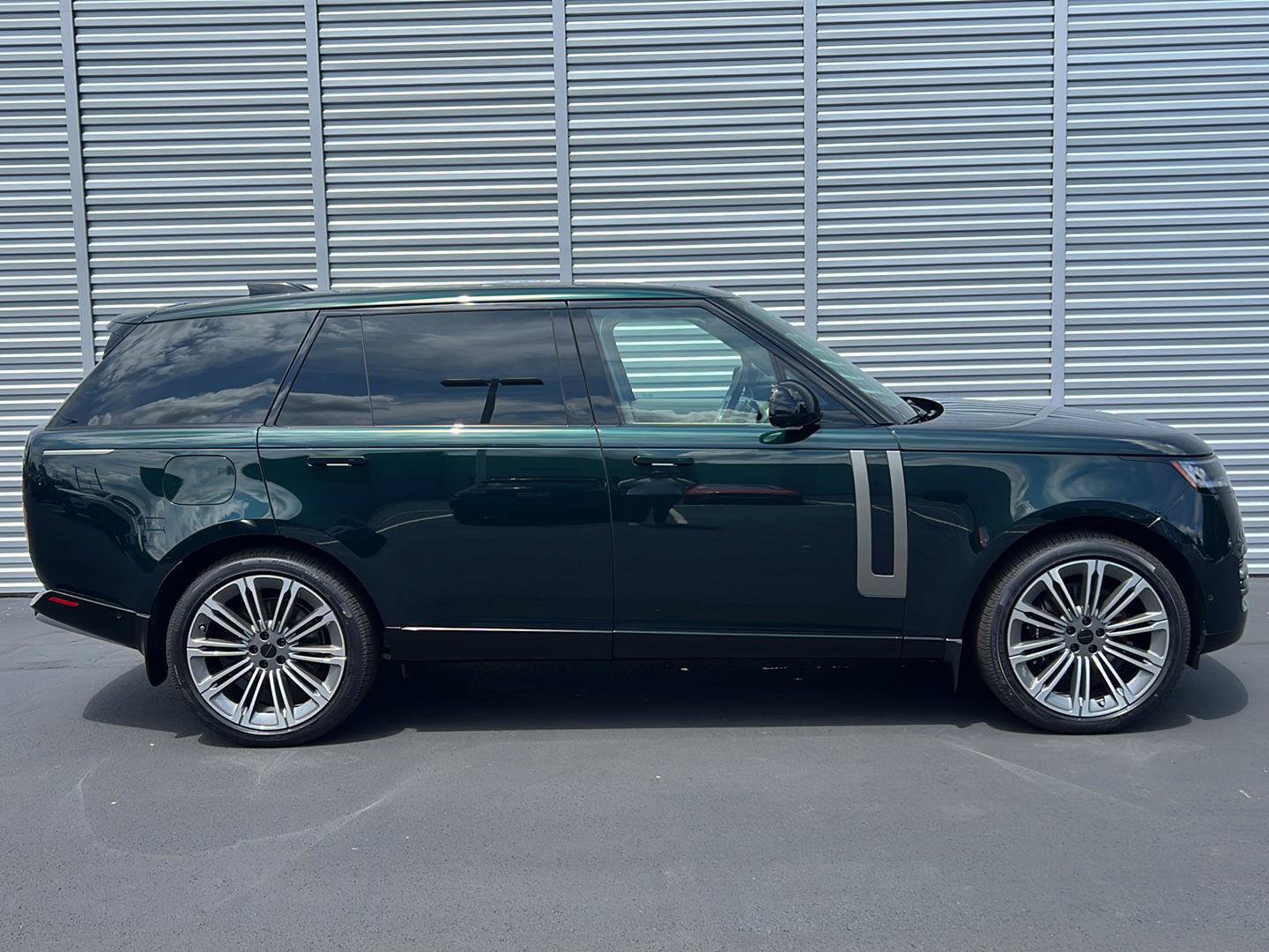New 2026 Land Rover Range Rover Long Wheelbase SE AWD/4WD image 6