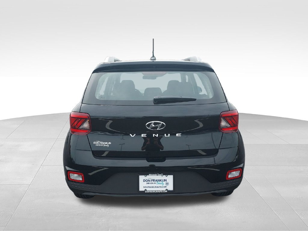 New 2026 Hyundai Venue SEL FWD image 4