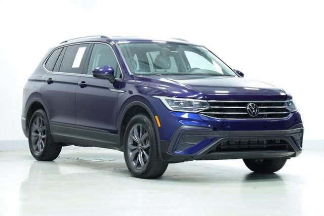 Certified 2023 Volkswagen Tiguan SE FWD image 3