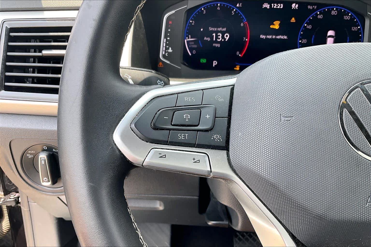 Used 2021 Volkswagen Atlas Cross Sport SEL w/ Cross Sport MDO Package AWD/4WD image 22