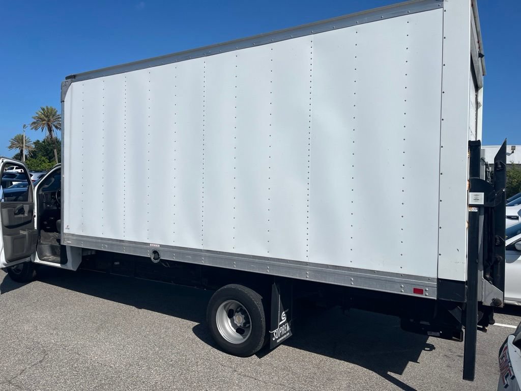 Used 2021 Chevrolet Express 4500 Extended w/ Power Convenience Package RWD image 3