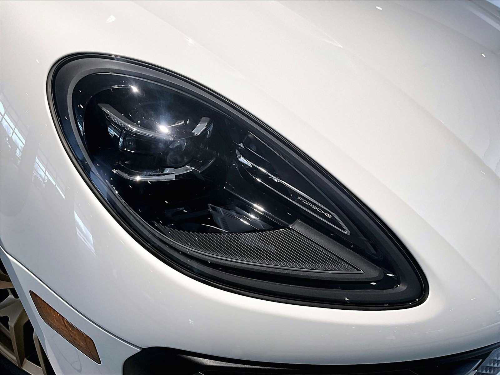 Used 2025 Porsche Macan image 15