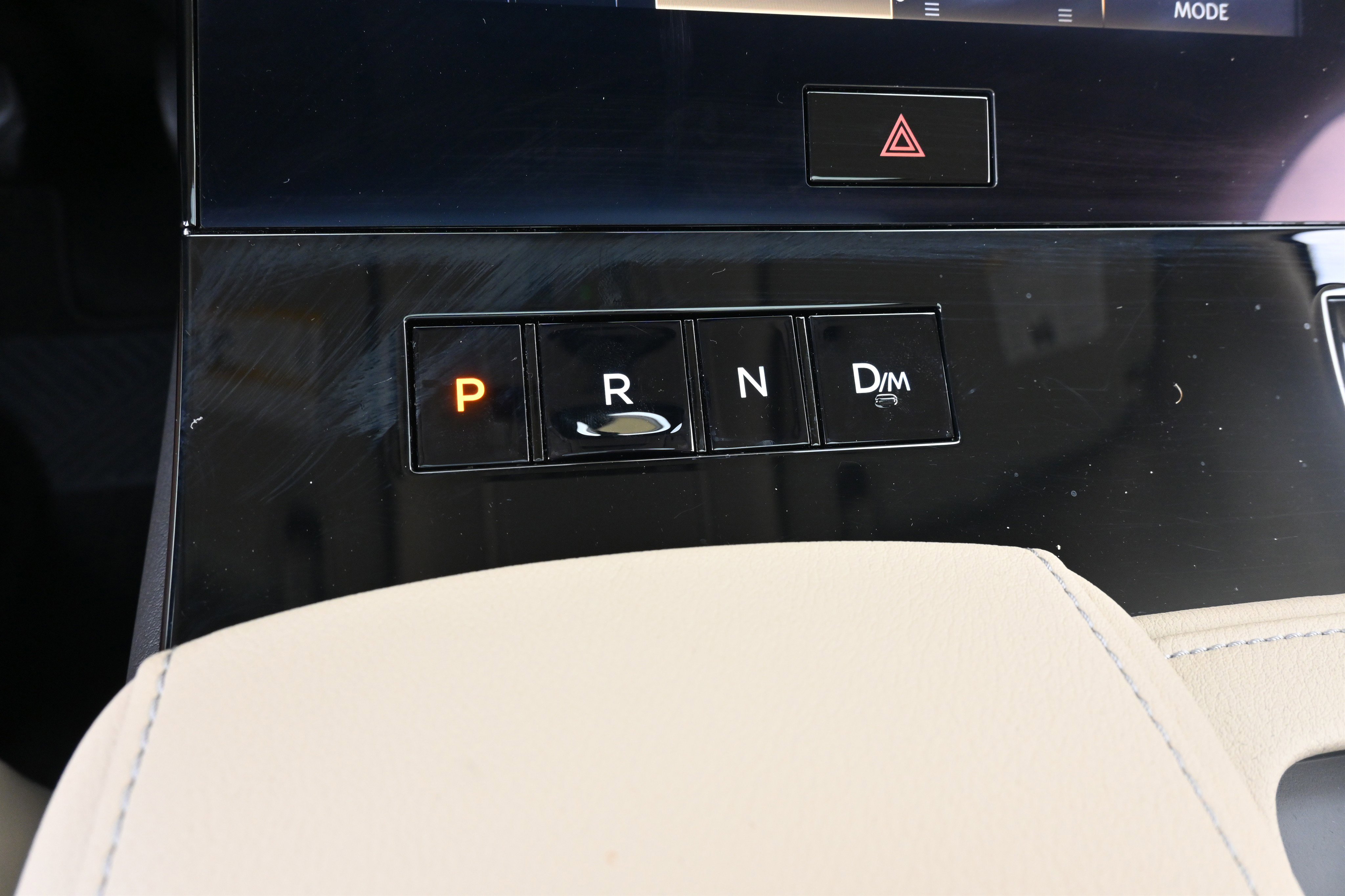 Used 2025 INFINITI QX80 Pure w/ Cargo Package image 32