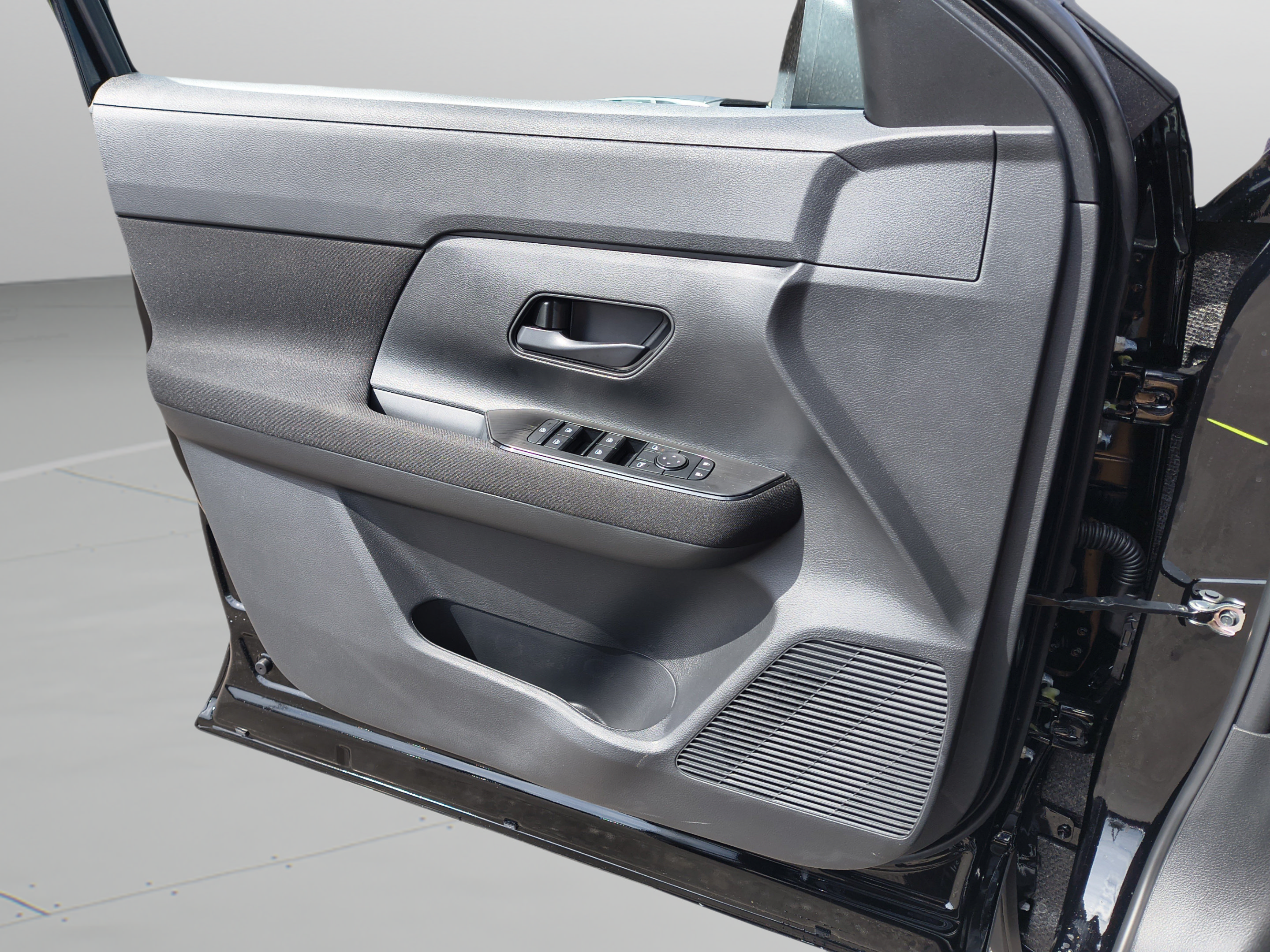 New 2027 Nissan Kicks S FWD image 23