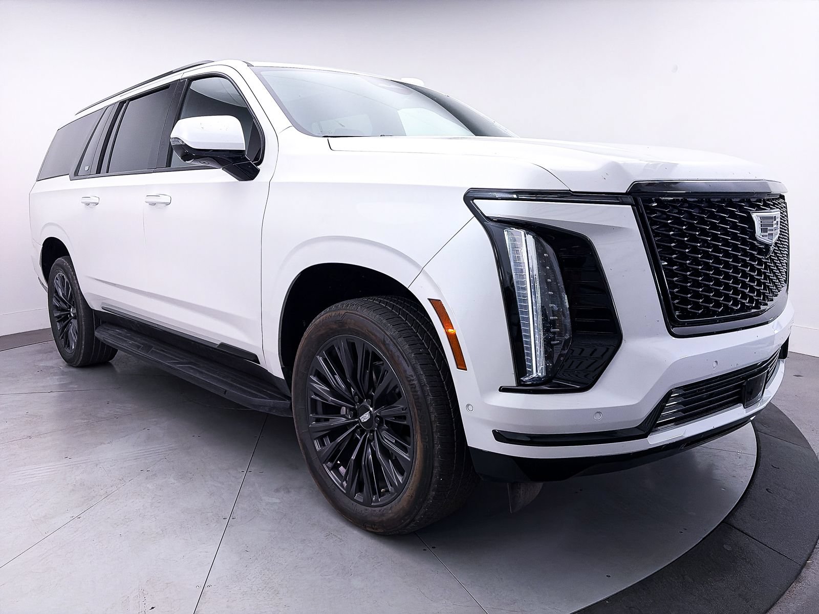 Used 2025 Cadillac Escalade ESV Sport w/ LPO, ONYX Package AWD/4WD image 13