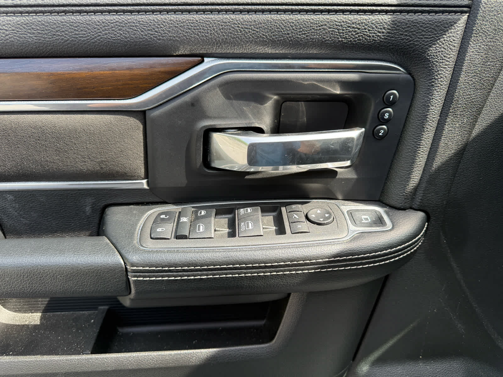 Used 2022 RAM 2500 Laramie AWD/4WD image 15