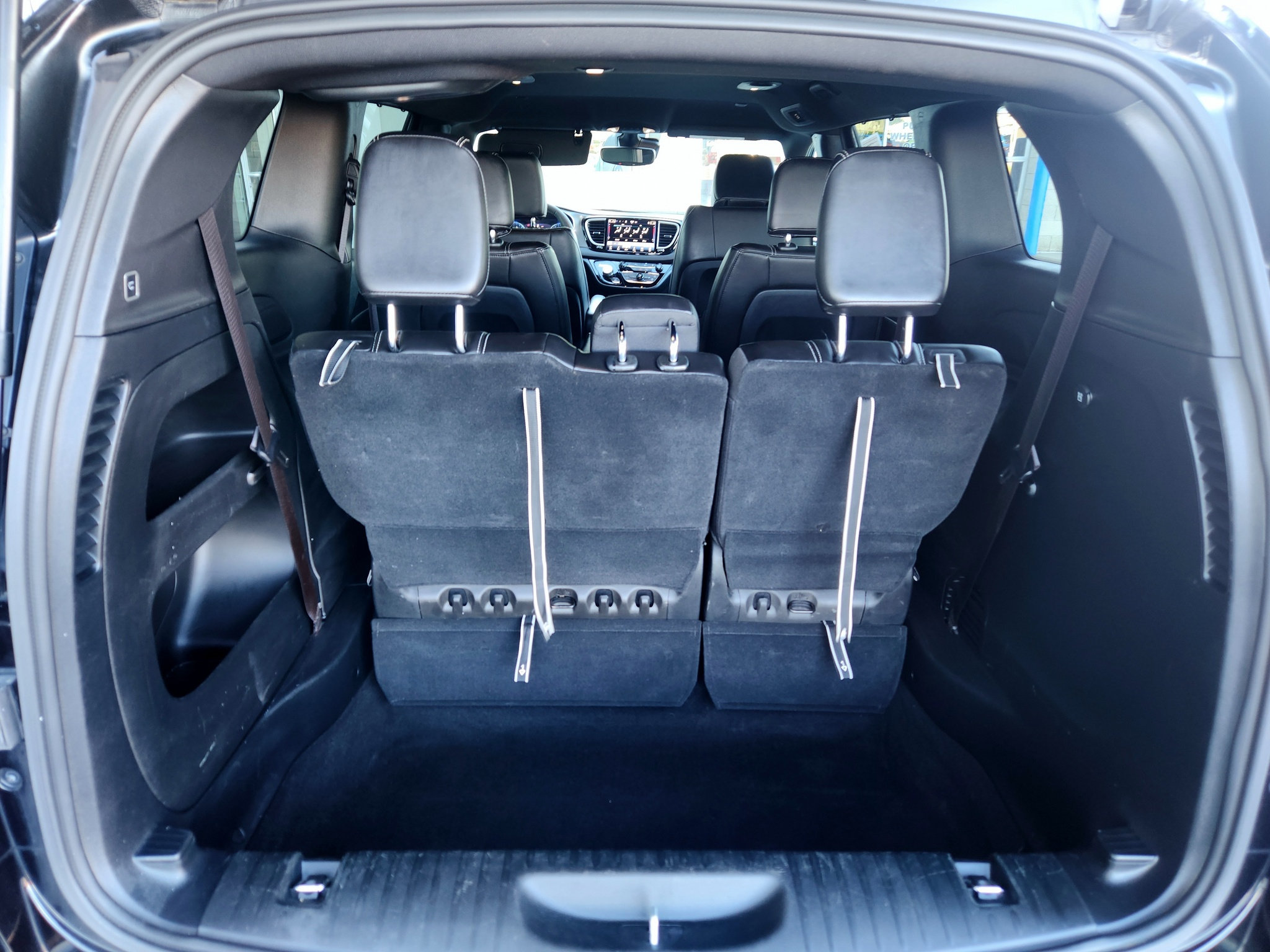 Used 2025 Chrysler Pacifica Select FWD image 19