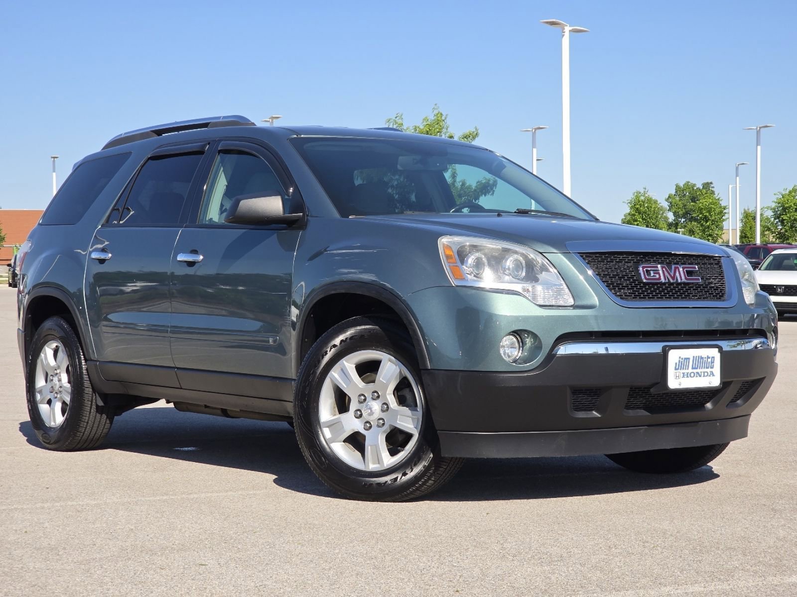 Used 2009 GMC Acadia SLE w/ Visibility Package FWD image 2