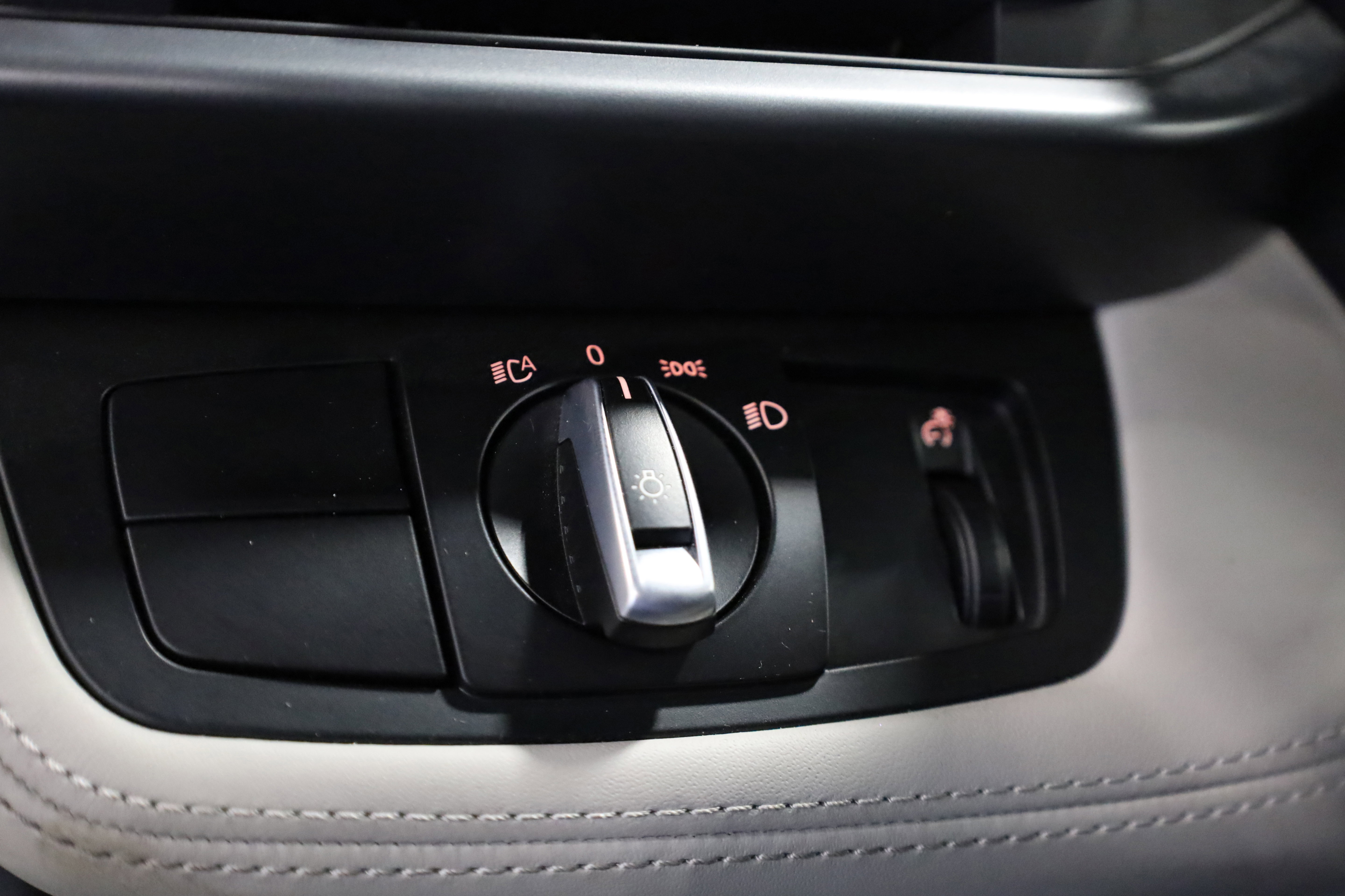 Used 2015 BMW i8 image 20