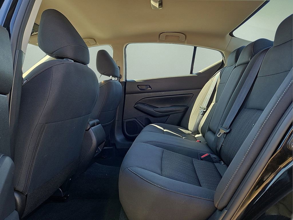 Used 2025 Nissan Altima 2.5 SV image 15