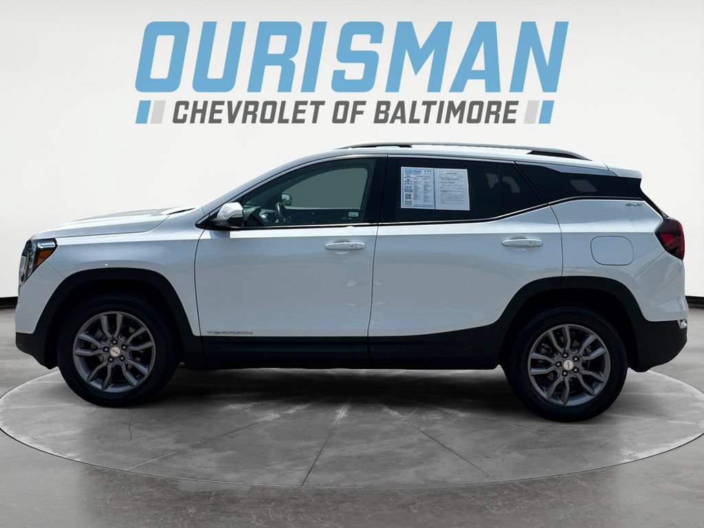 Used 2024 GMC Terrain SLT AWD/4WD image 3