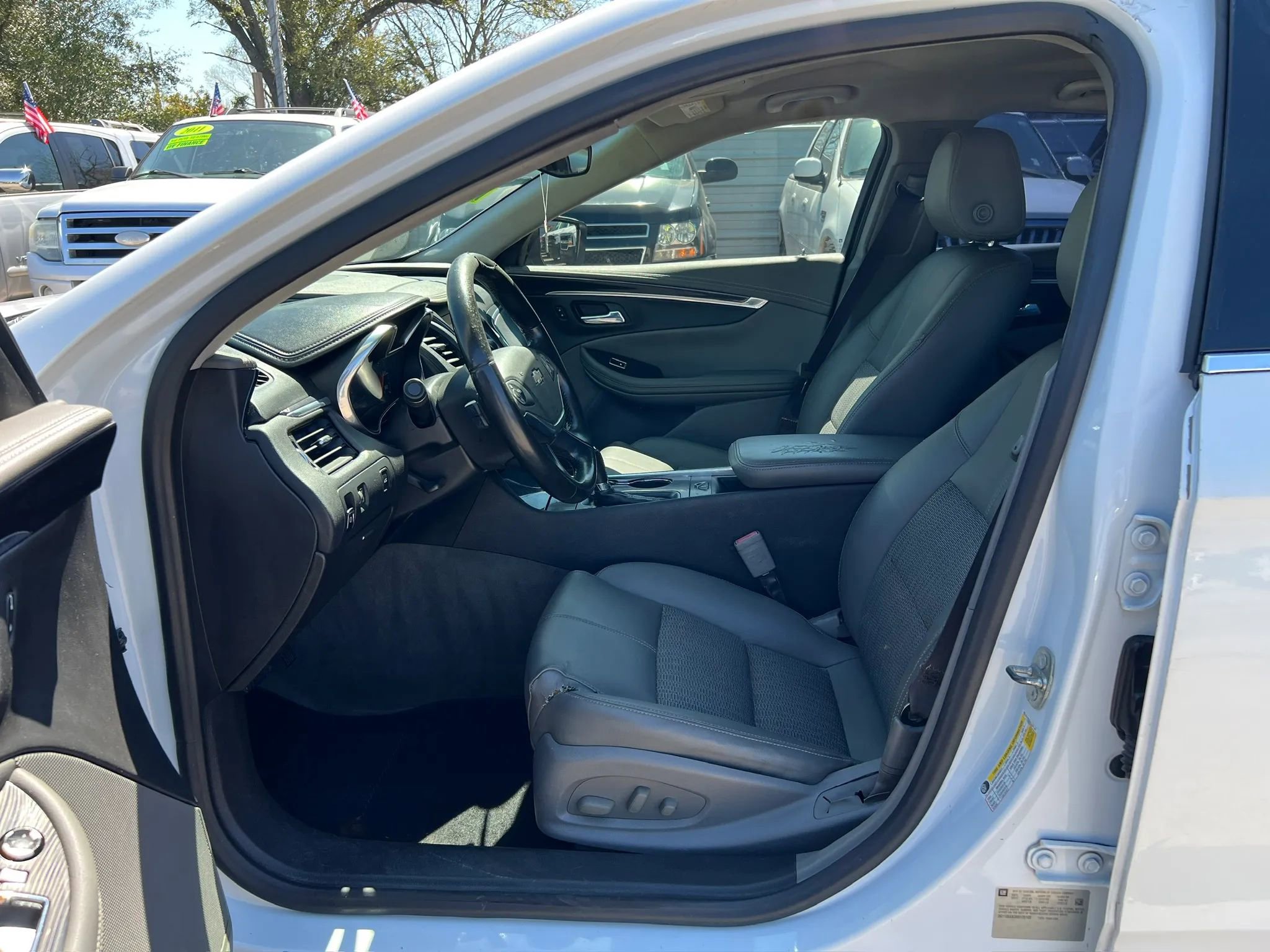 Used 2017 Chevrolet Impala LT FWD image 10