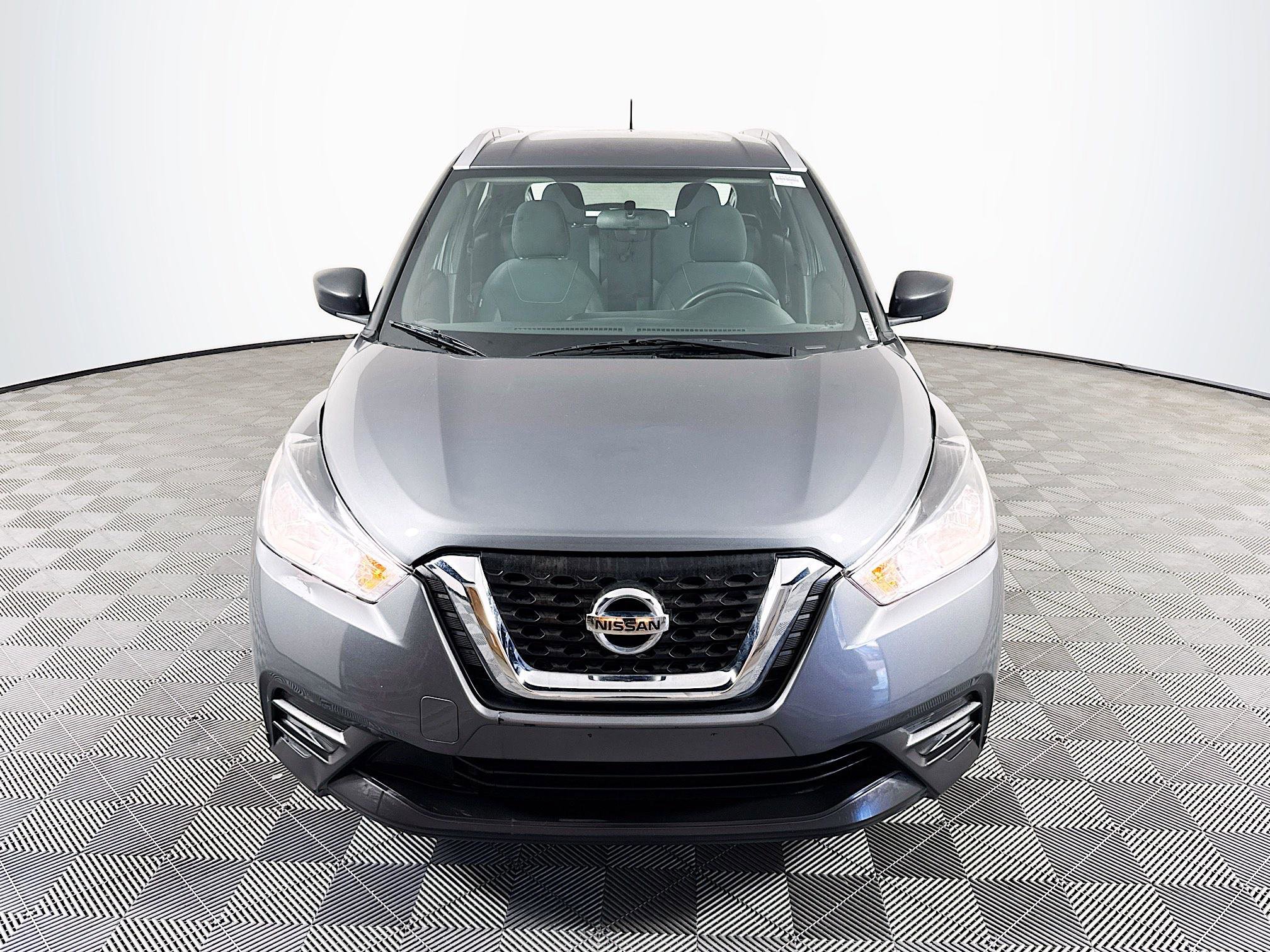 Used 2019 Nissan Kicks S FWD image 2