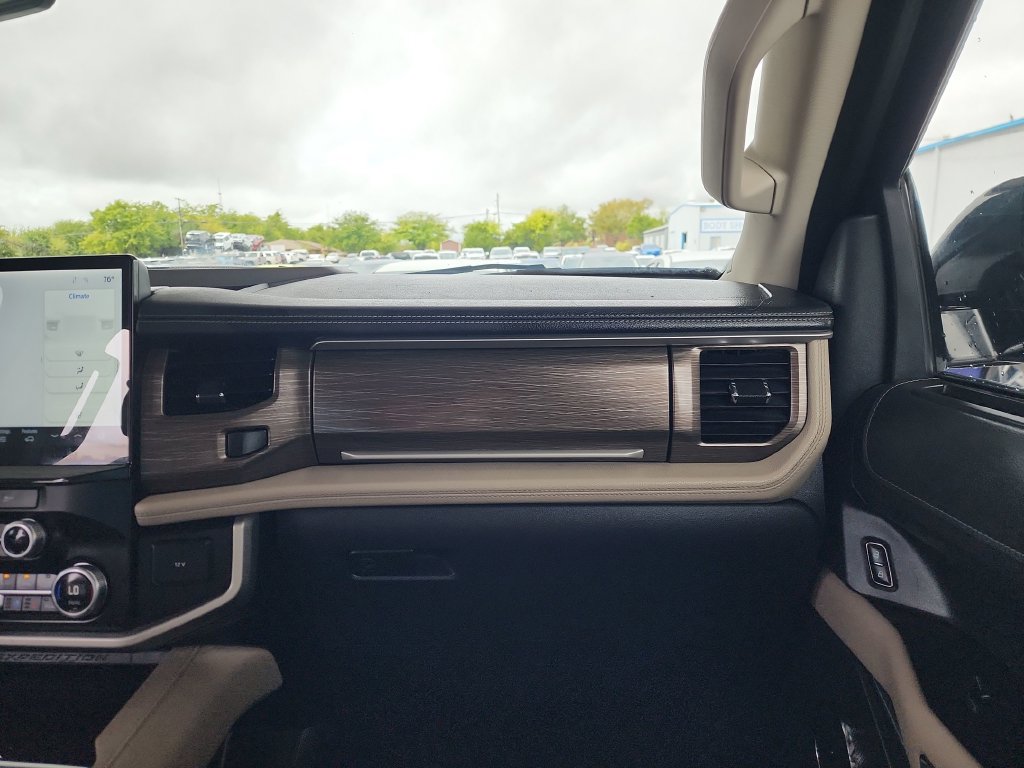 Used 2024 Ford Expedition Limited AWD/4WD image 35