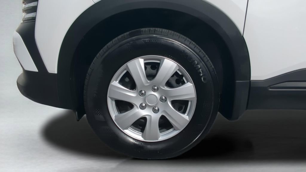 Certified 2025 Nissan Kicks S image 10